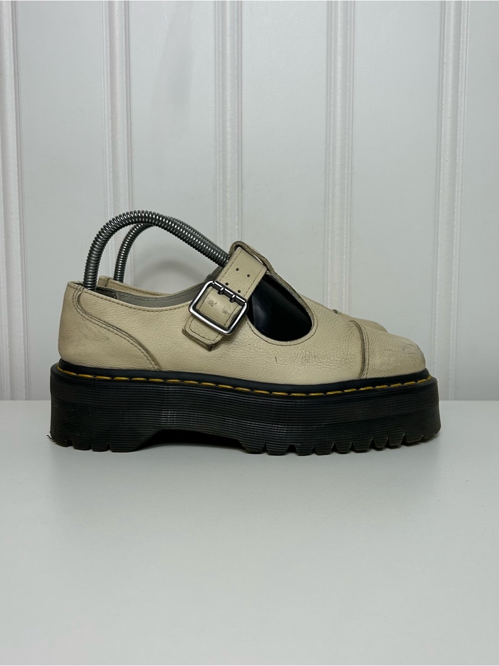 Dr. Martens bethan t strap buckle Platform chunky heel cream off beige women’s 7